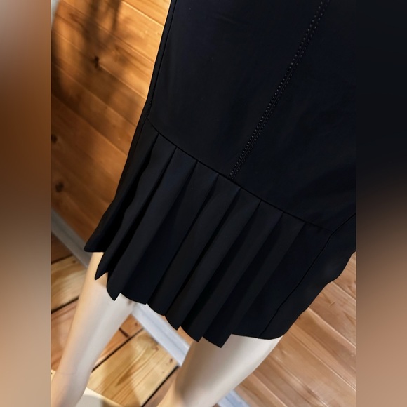 Beautifull black skirt with front ruffle accent size 8 women’s skirt - Picture 3 of 8